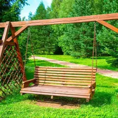 Jakie drzewo na huśtawkę ogrodową: wybierz materiał na lata użytkowania