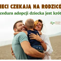 Szczęśliwa rodzina na plaży. Procedura adopcji dziecka jest krótsza, dzieci czekają na rodziców.
