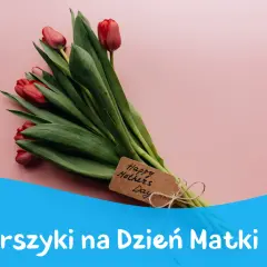 Bukiet czerwonych tulipanów z metką "Happy Mothers Day" i napisem "Wierszyki na Dzień Matki".