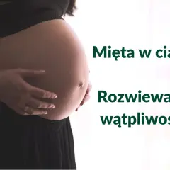 Brzuch kobiety w ciąży, z dłońmi delikatnie go obejmującymi. Tekst: Mięta w ciąży? Rozwiewamy wątpliwości!