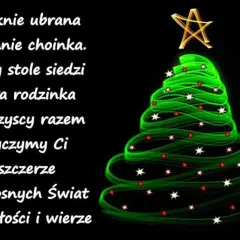 Choinka świeci, rodzina przy stole. Składamy szczere życzenia bożonarodzeniowe w miłości i wierze.