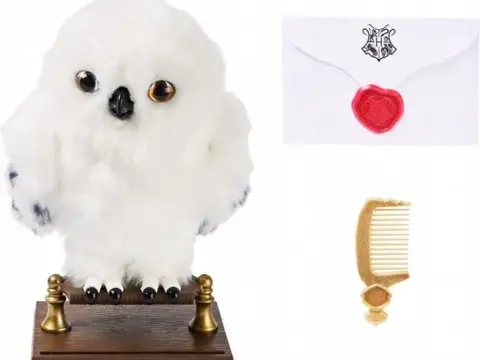 Interaktywna sowa Harry Potter - Hedwiga, która zachwyca dzieci