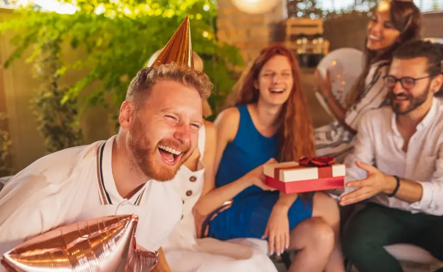 Śmieszne życzenia urodzinowe dla koleżanki - Rozbaw ją do łez!