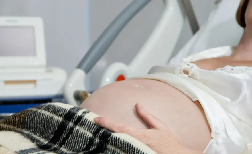 Jak przyspieszyć poród? Sprawdź, co działa, a co szkodzi!