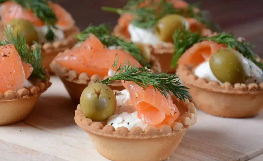 Przystawki na komunię - Jak zaplanować eleganckie i proste menu?
