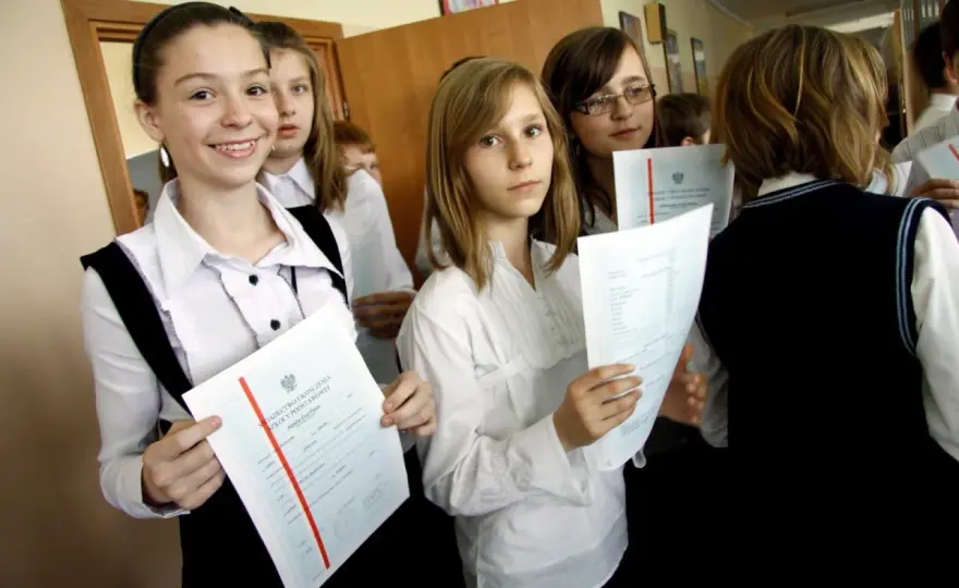 Jaka średnia na czerwony pasek w 4 klasie - Sprawdź co się zmieniło