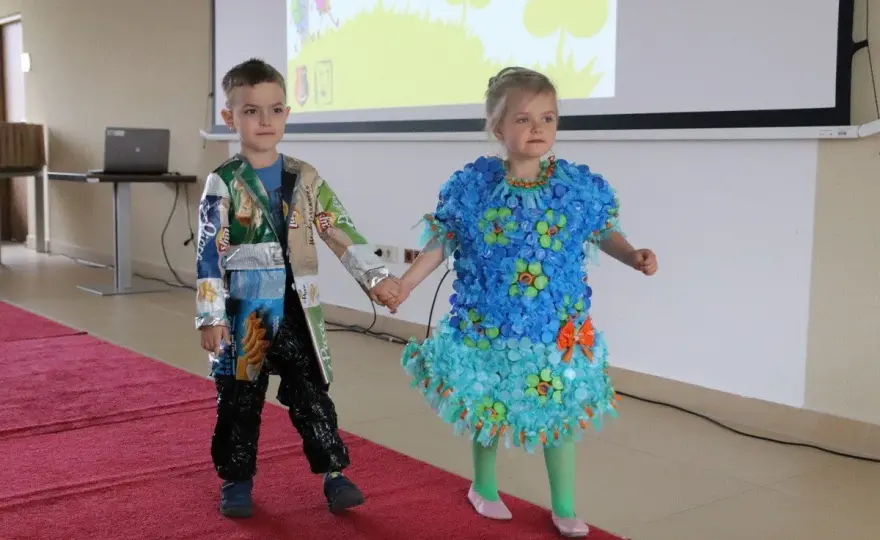 Jak zrobić ekologiczny strój dla dziewczynki? Pomysły DIY