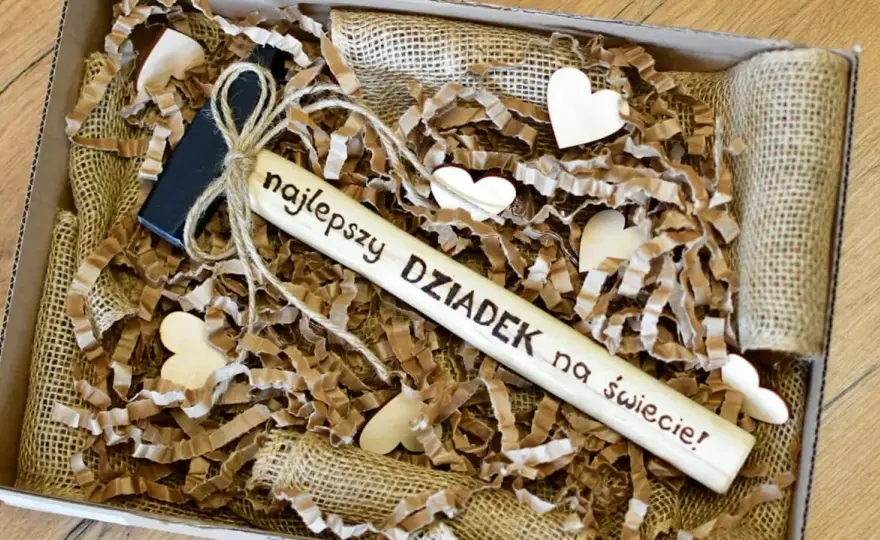 Prezent na Dzień Babci i Dziadka - Co wybrać, by naprawdę ucieszyć?