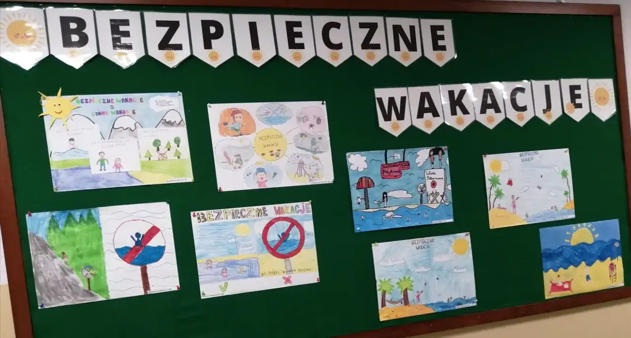 Plakat z pracami plastycznymi na konkursy dla dzieci o tematyce bezpiecznych wakacji. Słońce, plaża i zasady bezpieczeństwa.