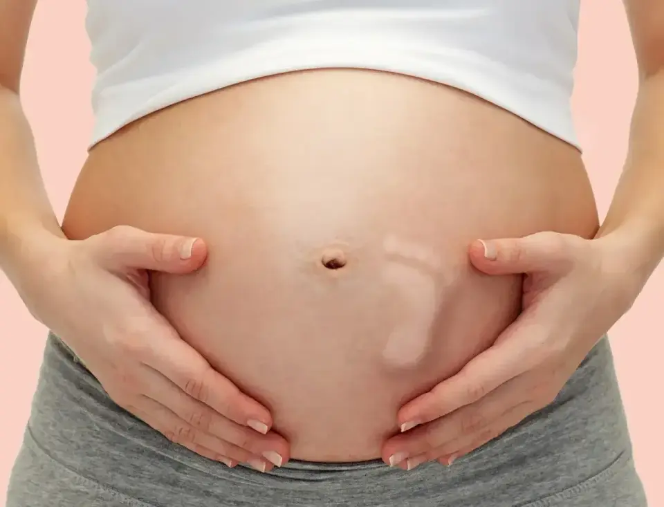 30. tydzień ciąży - rozwój dziecka, objawy i ważne sygnały